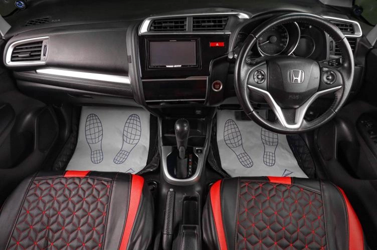 Honda Fit 12 из 19
