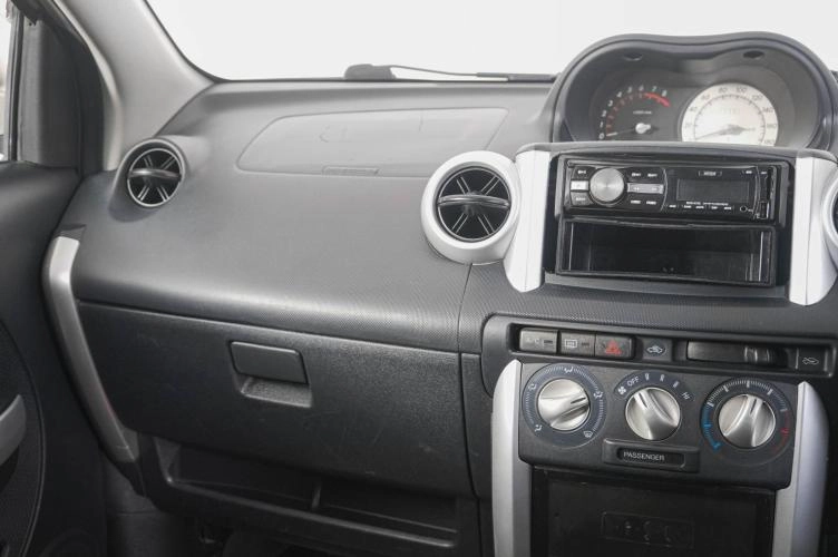 Toyota Ist 12 из 20