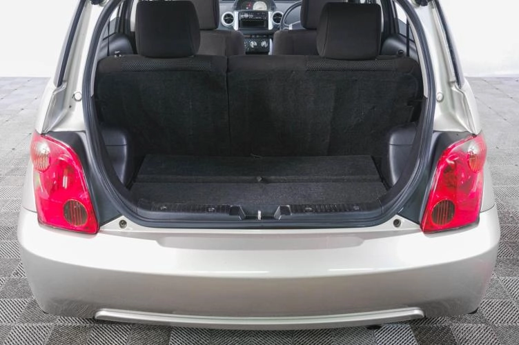 Toyota Ist 7 из 20