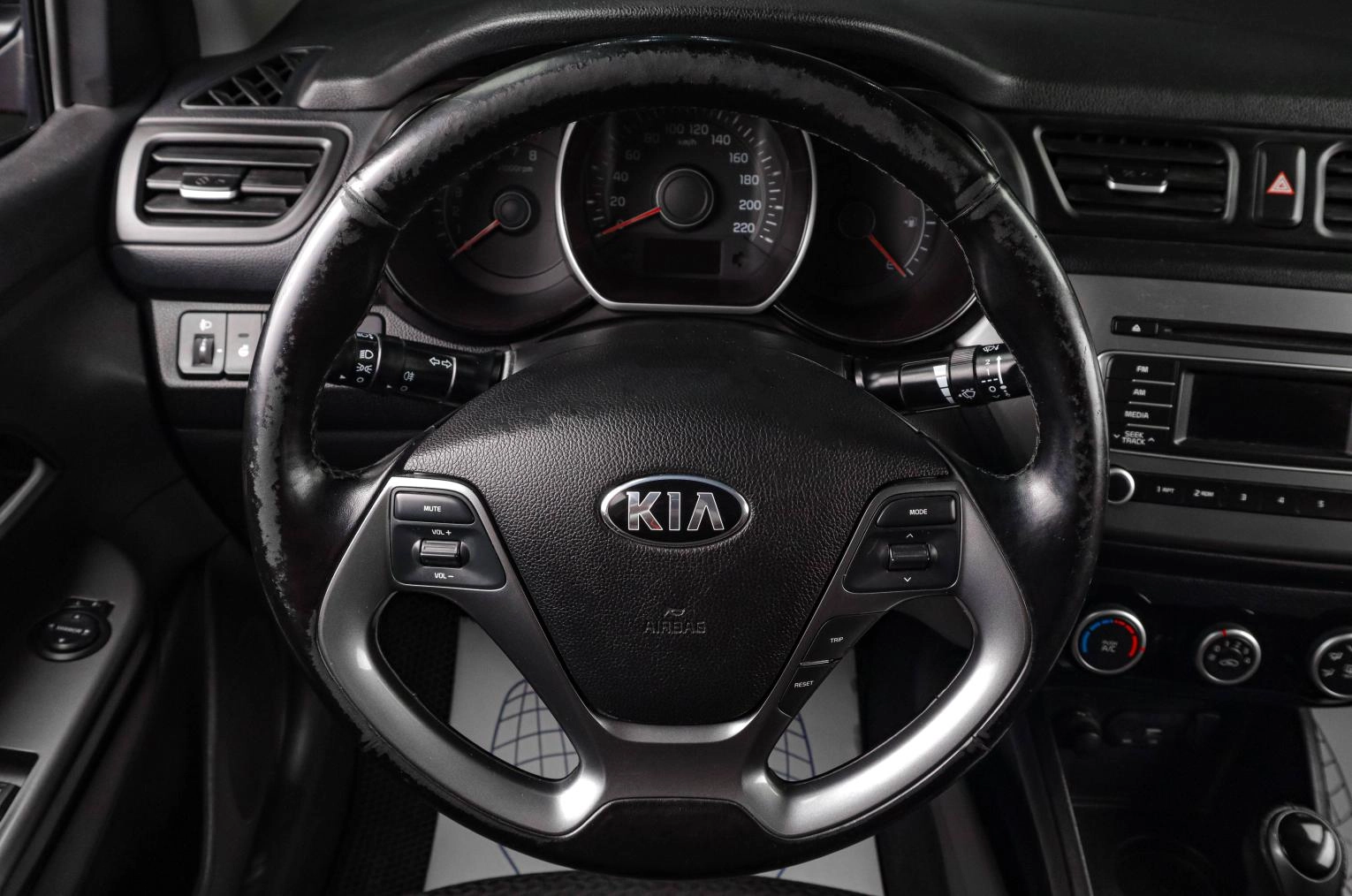 KIA Rio 14 из 19