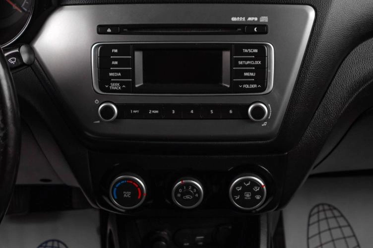 KIA Rio 17 из 19