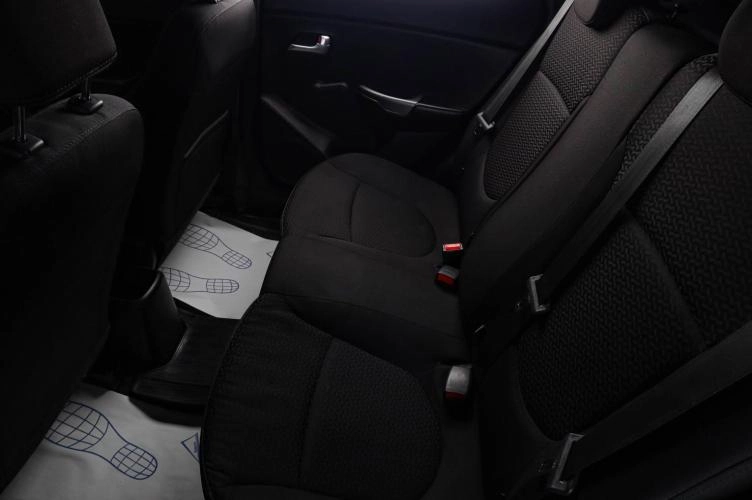 KIA Rio 8 из 19