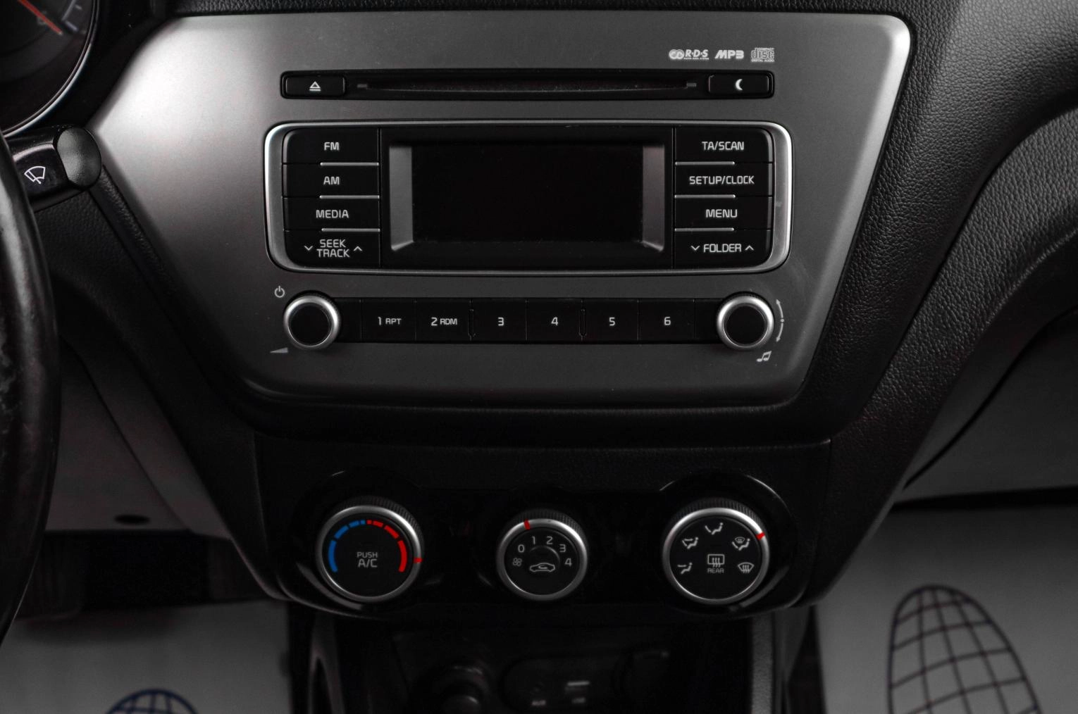KIA Rio 17 из 19
