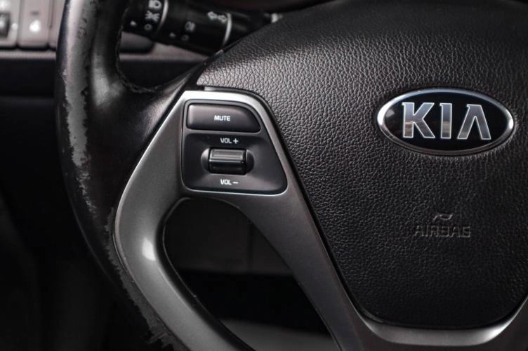 KIA Rio 15 из 19
