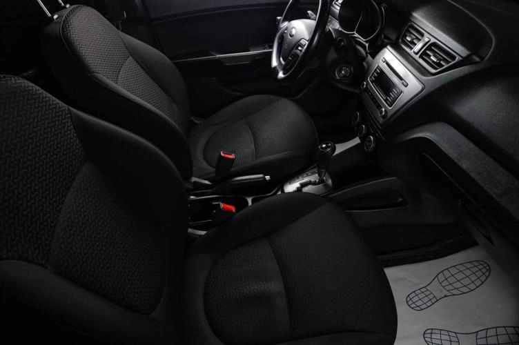 KIA Rio 10 из 19
