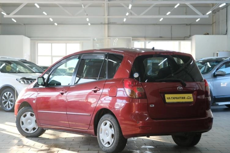 Toyota Corolla Spacio 4 из 5