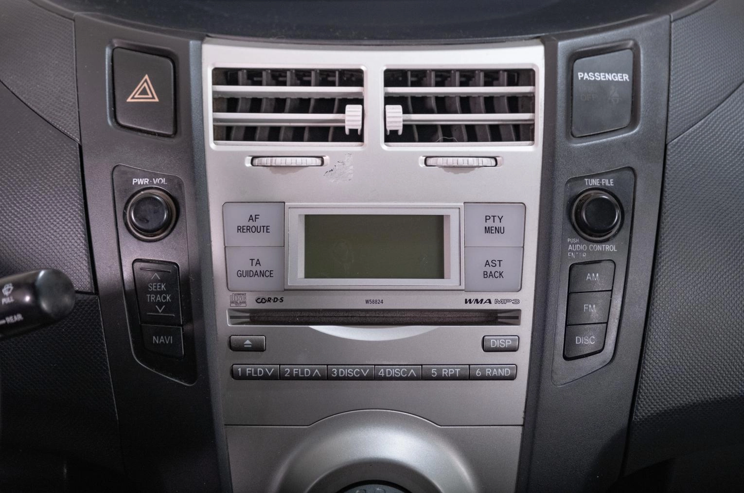 Toyota Yaris 12 из 22