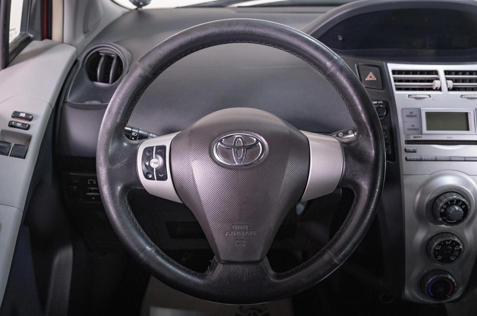 Toyota Yaris 10 из 22