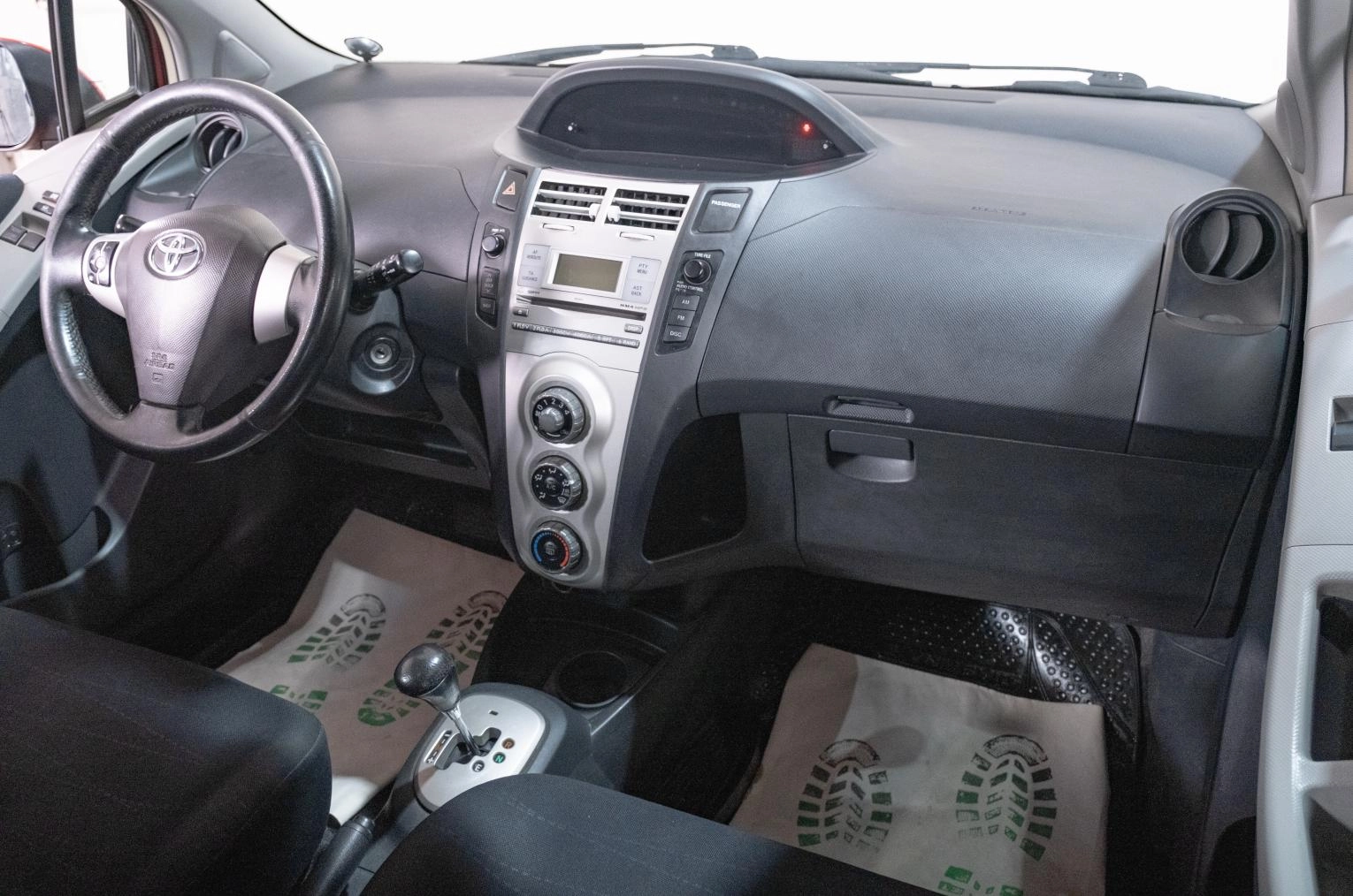 Toyota Yaris 16 из 22