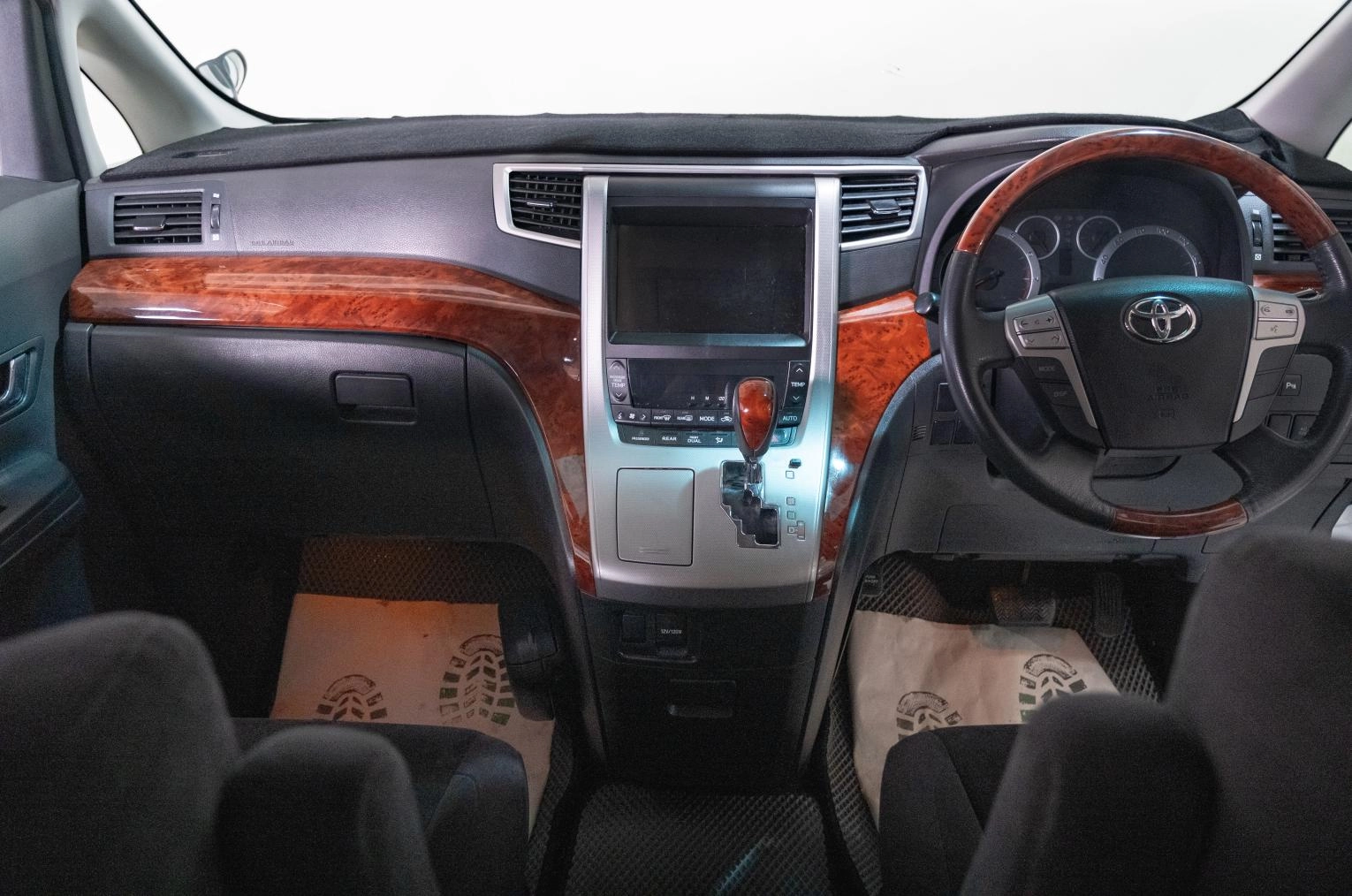 Toyota Vellfire 9 из 19