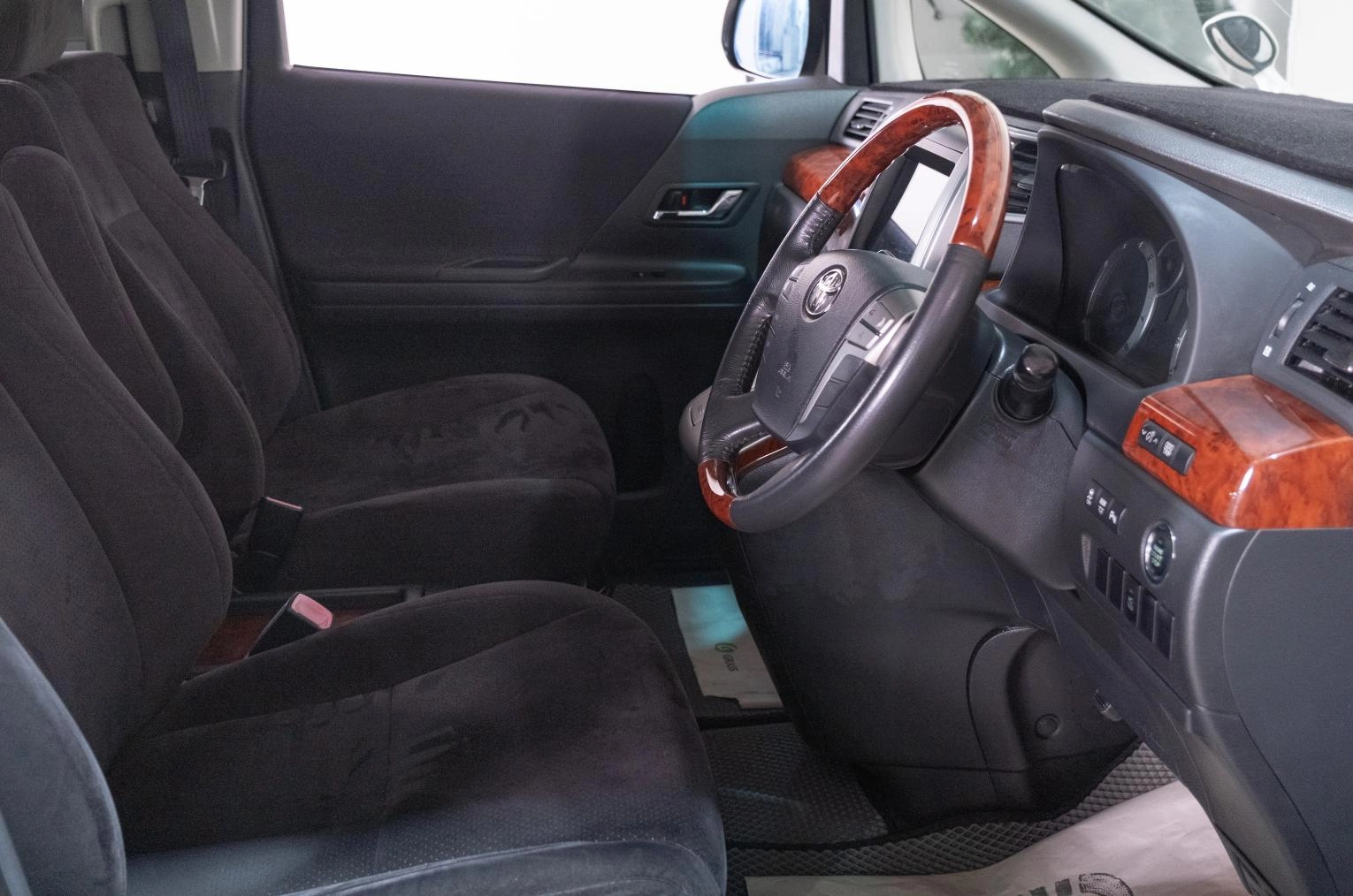 Toyota Vellfire 16 из 19