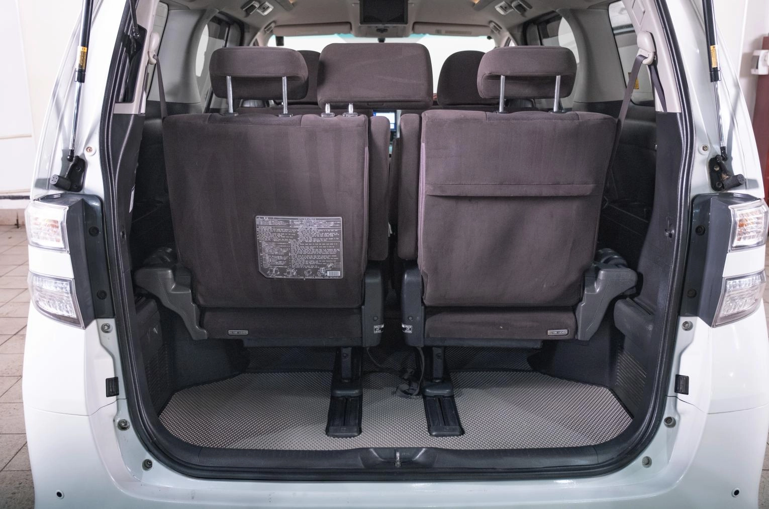 Toyota Vellfire 19 из 19