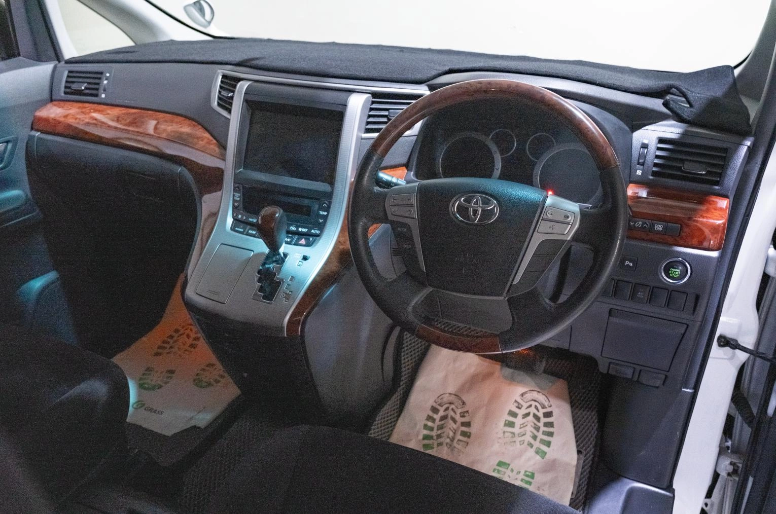 Toyota Vellfire 7 из 19