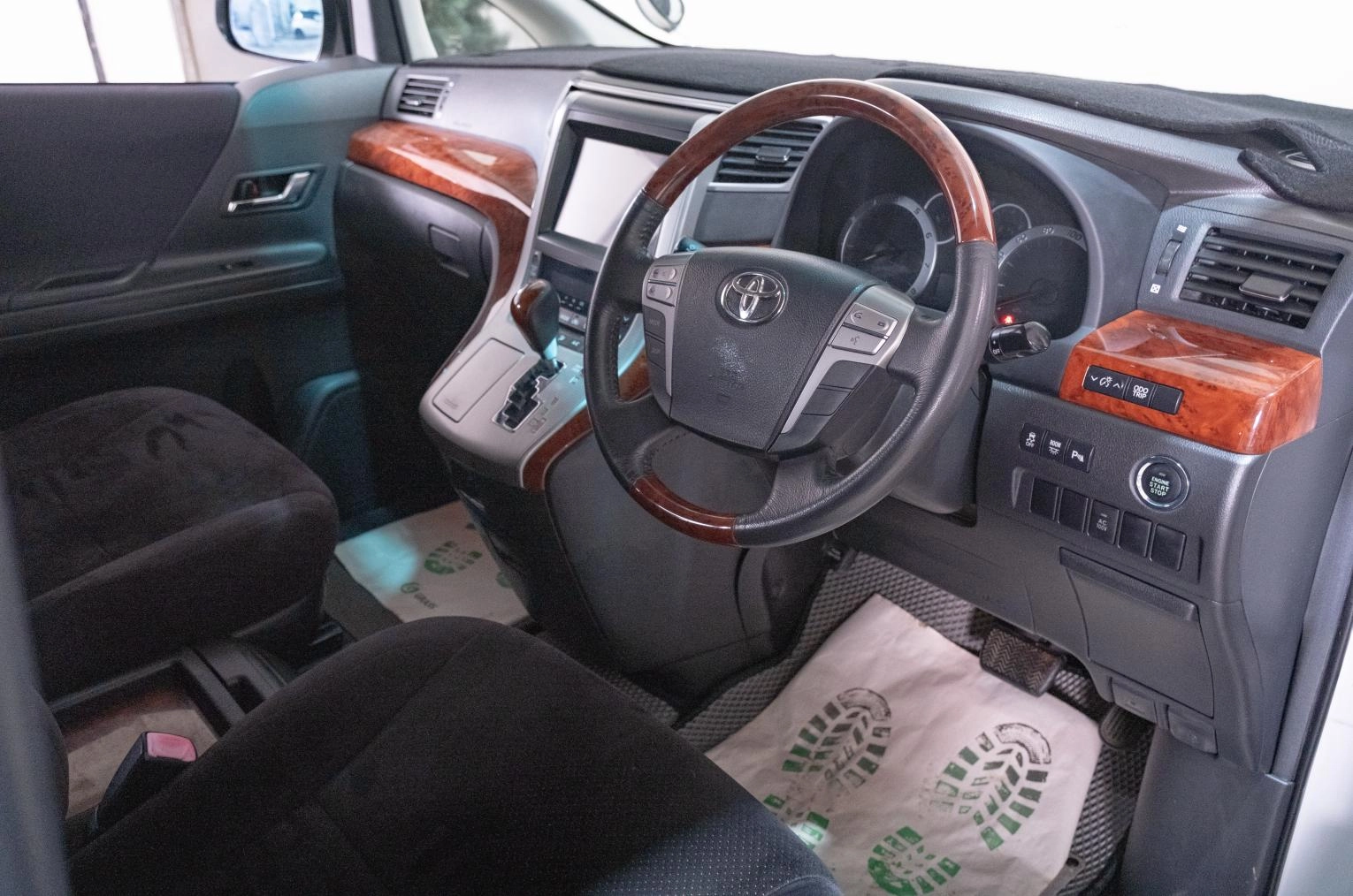 Toyota Vellfire 8 из 19