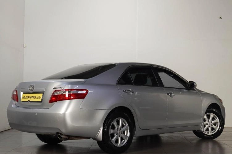 Toyota Camry 4 из 5
