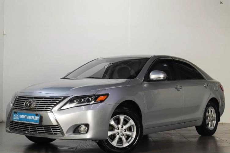 Toyota Camry 3 из 5