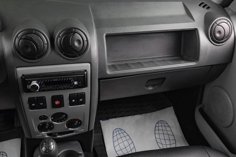 Renault Logan 13 из 17