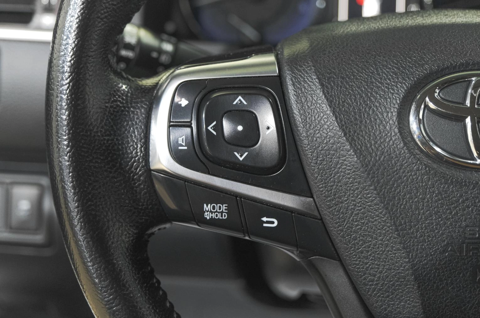 Toyota Camry 13 из 26