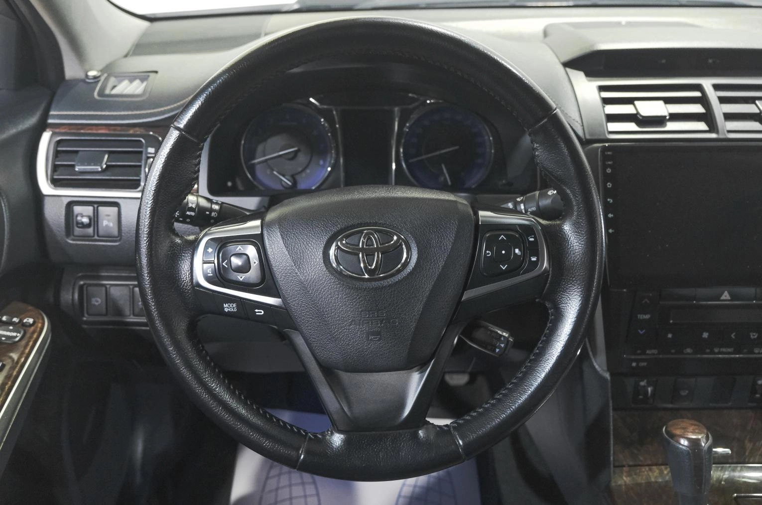 Toyota Camry 12 из 26