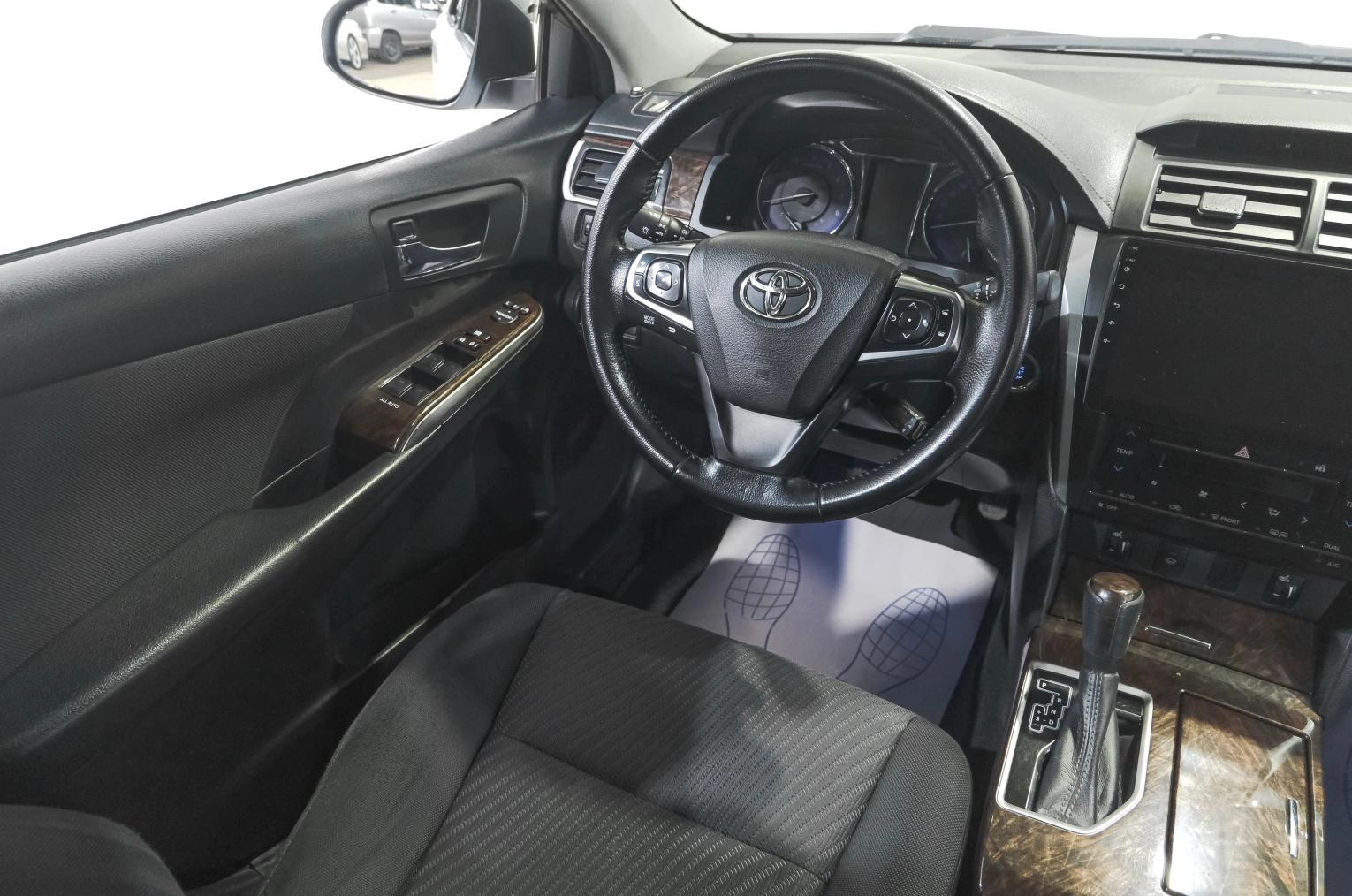 Toyota Camry 9 из 26