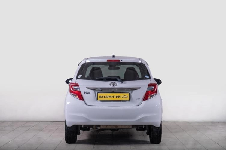 Toyota Vitz 4 из 5