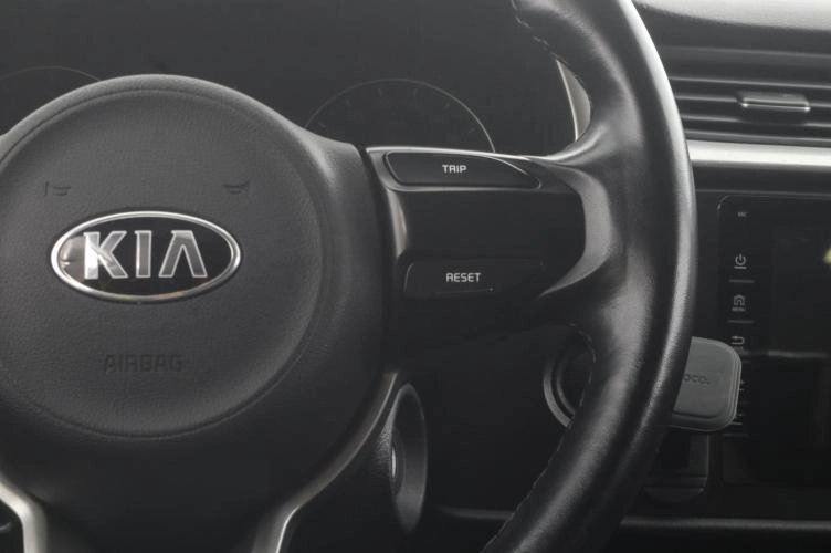 KIA Rio 17 из 23