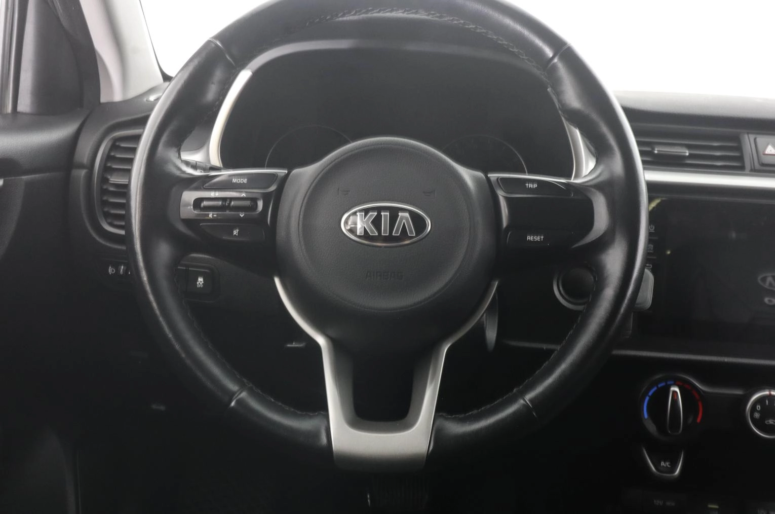 KIA Rio 15 из 23
