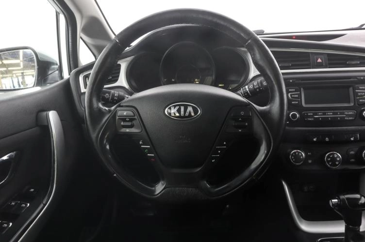 KIA cee'd 15 из 22