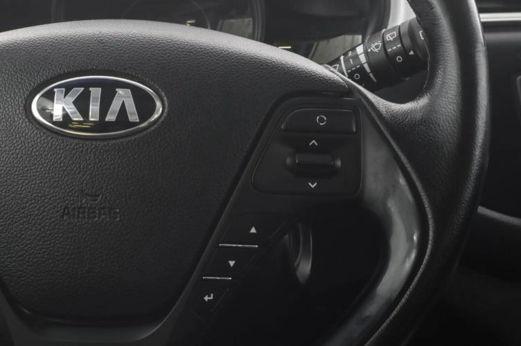 KIA cee'd 17 из 22