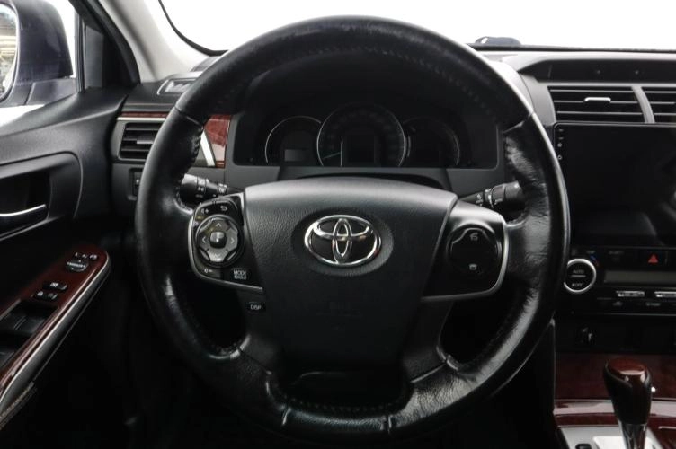 Toyota Camry 15 из 25