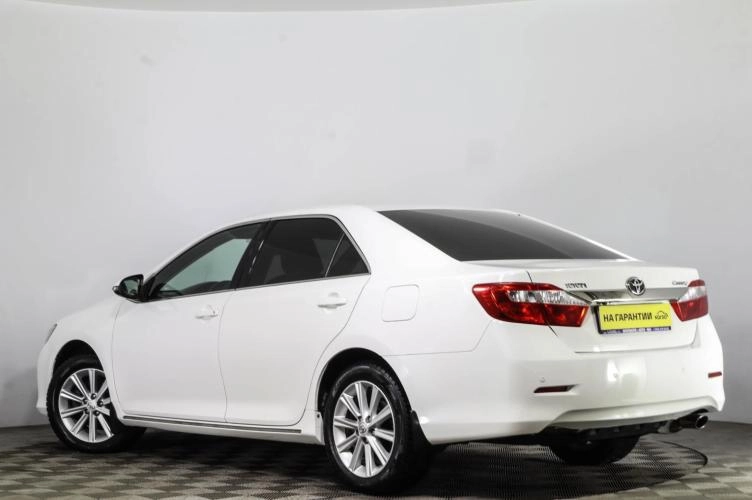 Toyota Camry 6 из 25