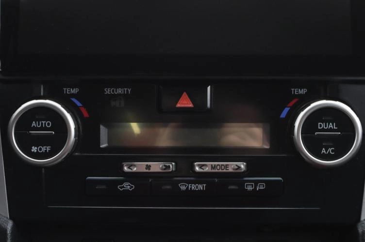 Toyota Camry 19 из 25