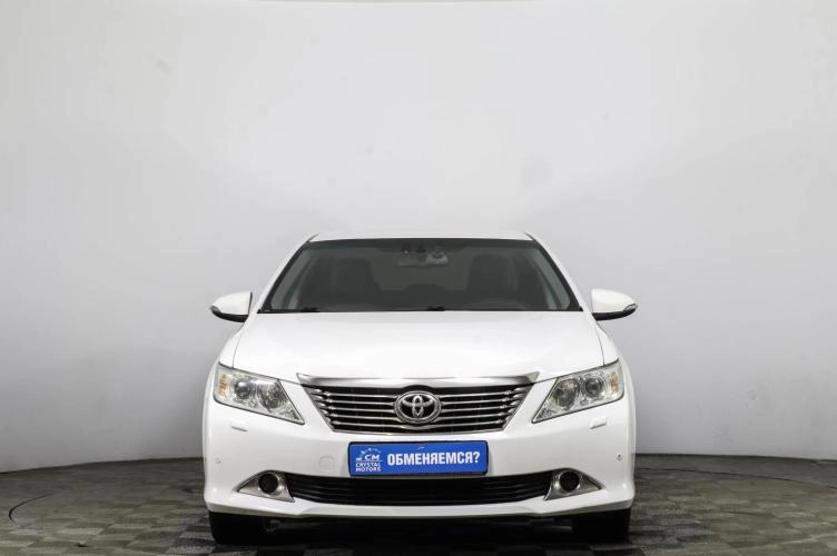 Toyota Camry 2 из 5