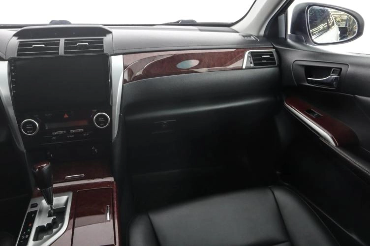 Toyota Camry 14 из 25