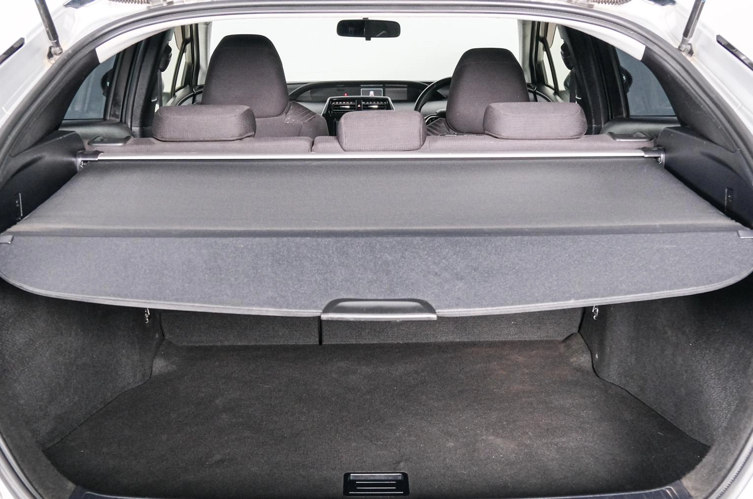 Toyota Prius 20 из 20