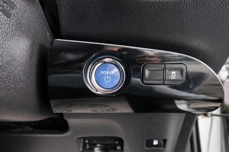 Toyota Prius 16 из 20