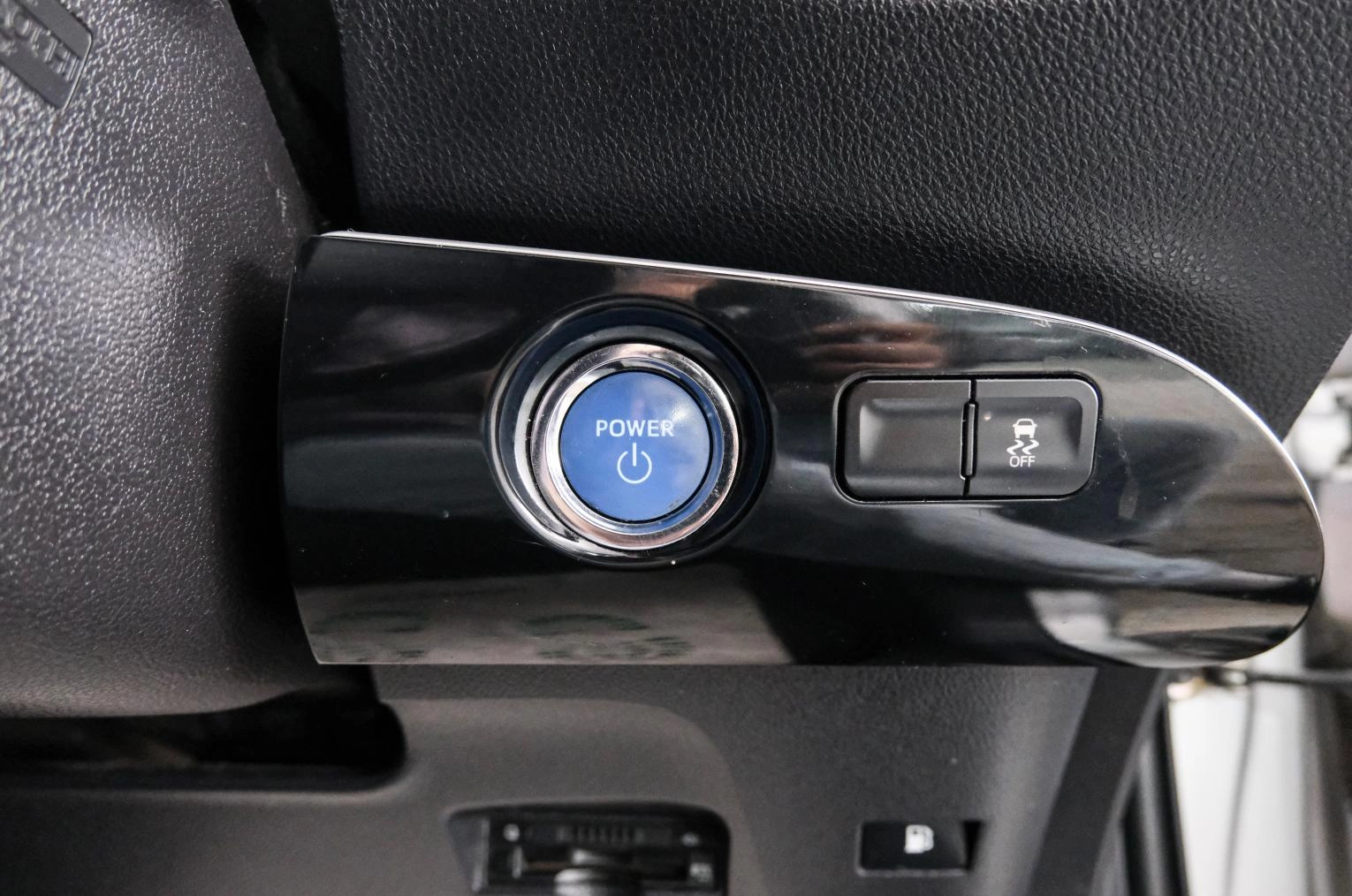 Toyota Prius 16 из 20