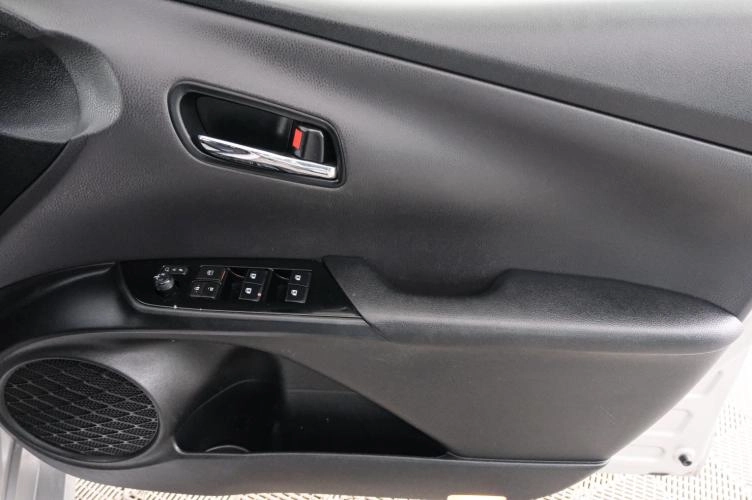 Toyota Prius 17 из 20