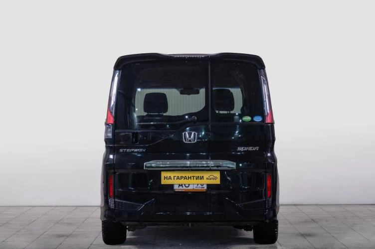 Honda Stepwgn Spada 4 из 5