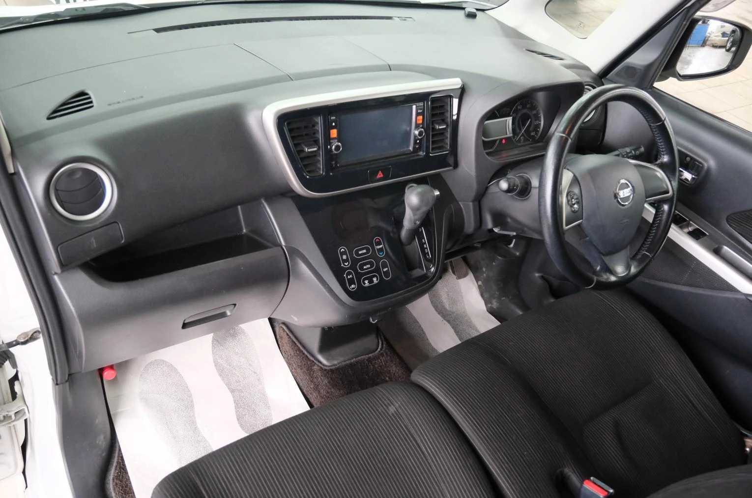 Nissan Dayz Roox 18 из 20