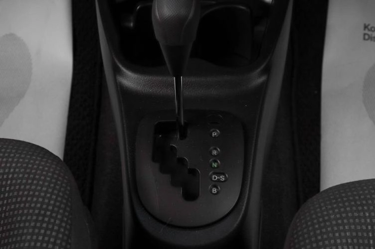 Toyota Vitz 13 из 15