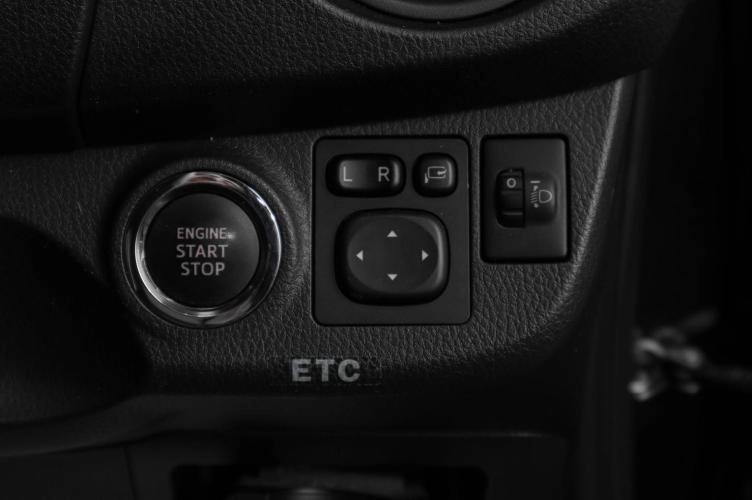 Toyota Vitz 9 из 15