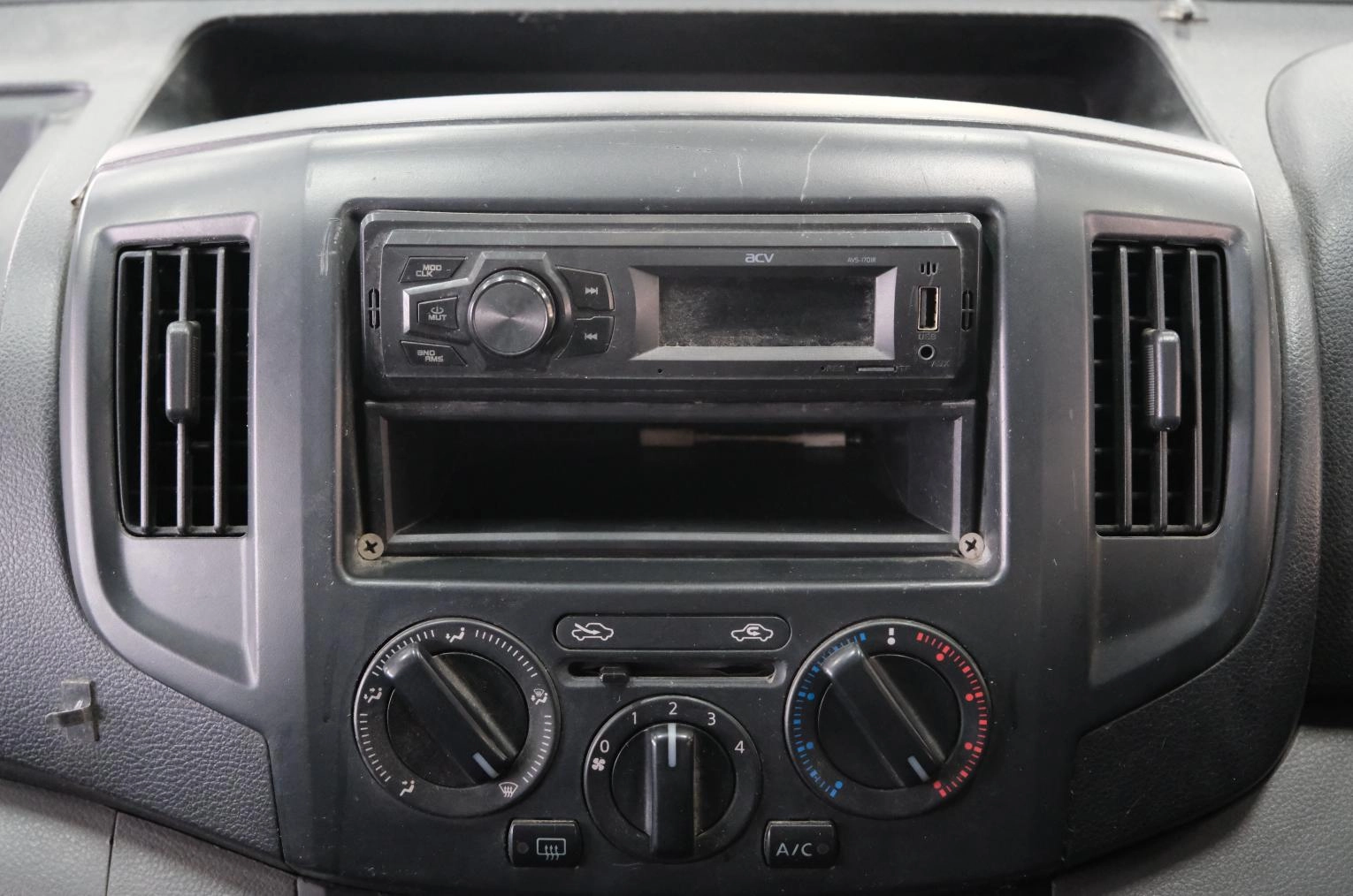 Nissan NV200 13 из 20