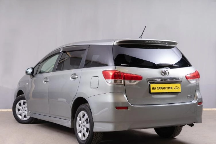 Toyota Wish 6 из 6