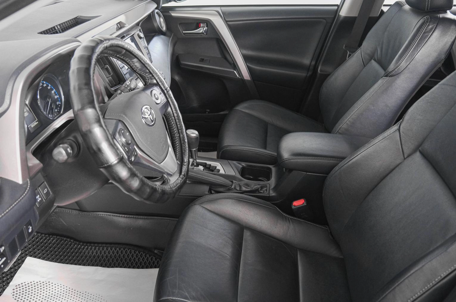 Toyota RAV4 8 из 31