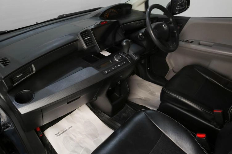 Honda Freed 8 из 21