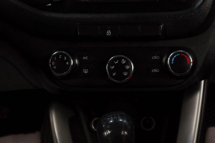 KIA cee'd 16 из 18