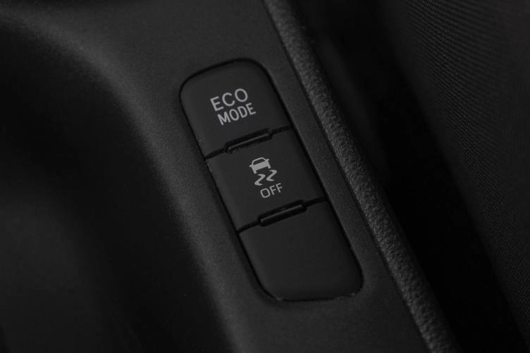 Toyota Yaris 22 из 25