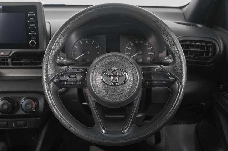 Toyota Yaris 15 из 25