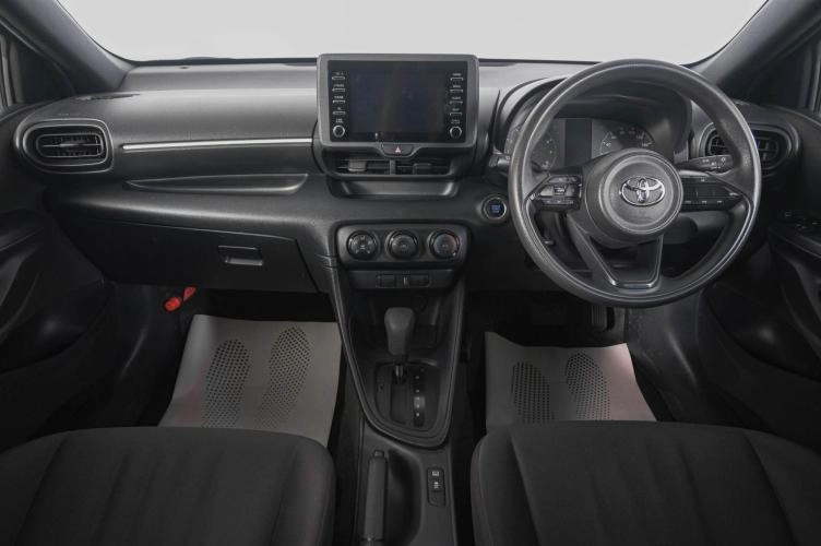 Toyota Yaris 13 из 25